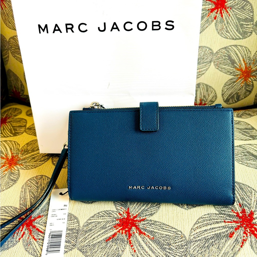 Marc Jacob’s Navy/Black bi-fold wrislet